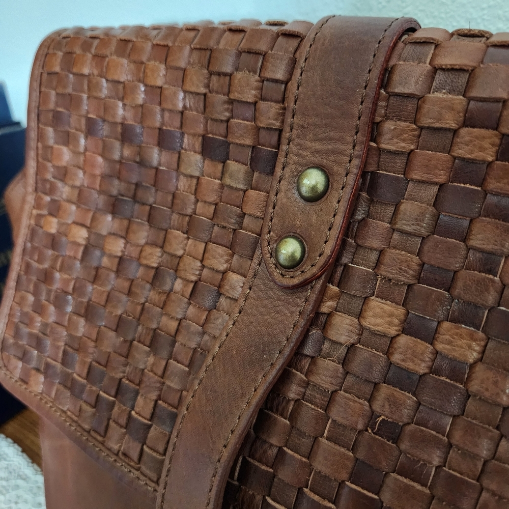 Rehard Italy Brown Leather Crossbody with Basket Weave Flap - Picture 4 of 16